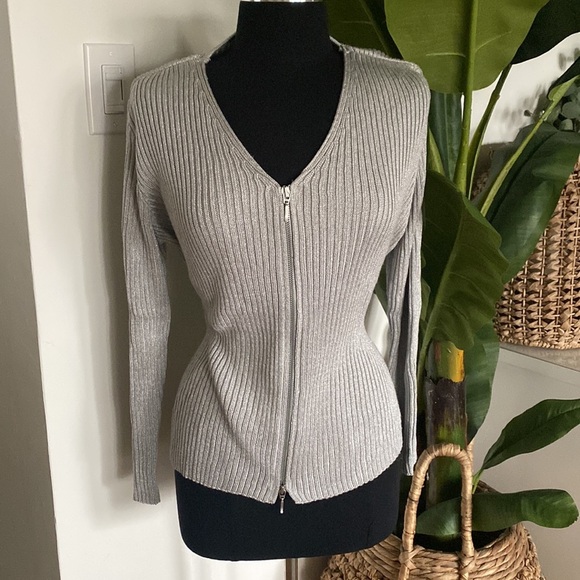 Beautiful Silver Cardigan with Zipper - Picture 1 of 8
